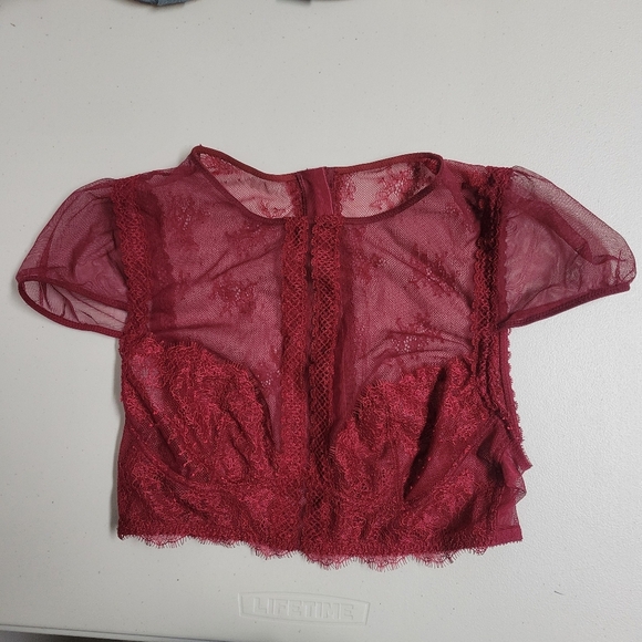 Victoria's Secret Cap Sleeve Unlined Lace bra Top - Picture 1 of 9